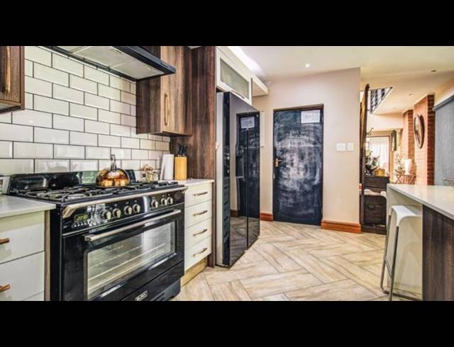 4 BEDROOM HOUSE FOR SALE IN GLEN MARAIS